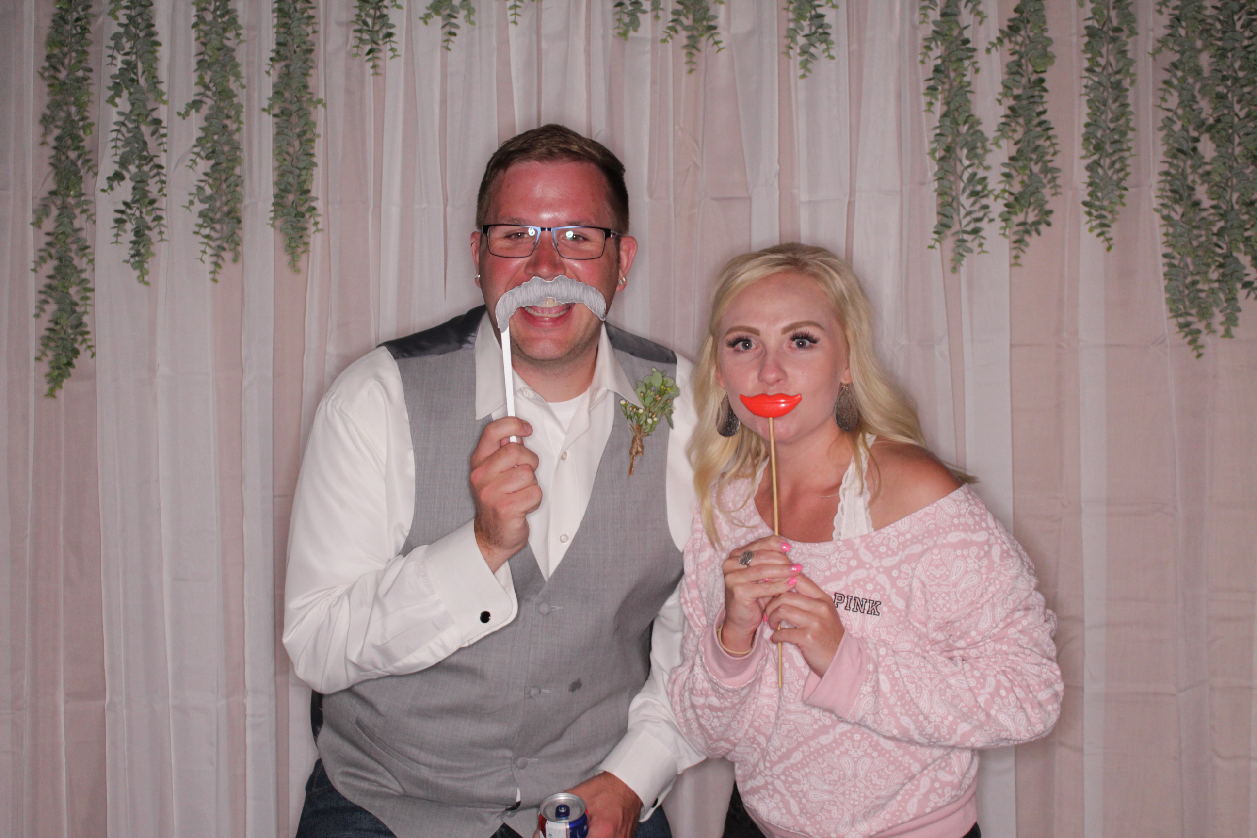 Carson and Harlie's Wedding | View more photos from the event at gallery.photoboothbillings.com/u/PhotoBoothBillings/Carson-and-Harlies-Wedding